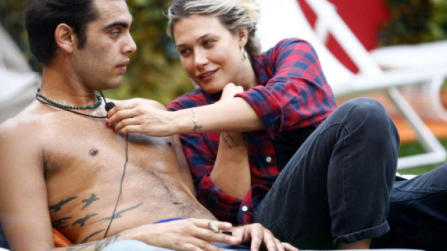 Grande Fratello Vip, sembra sia scattato il bacio tra Benedetta e Stefano. Passione tra Monte e Salemi