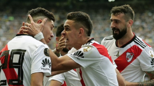 La gioia dei giocatori del River Plate dopo il 2-2 ottenuto in casa del Boca nella finale d'andata di Copa Libertadores