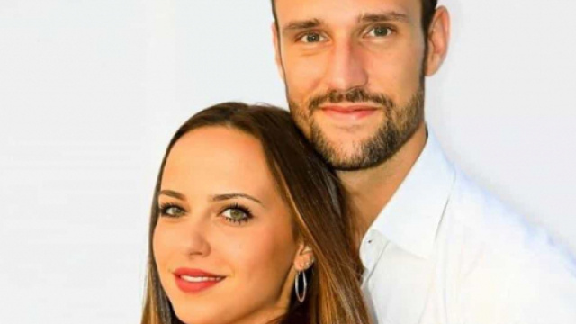 Temptation Island VIP: Andrea Zenga e Alessandra Sgolastra vicini e complici ad un evento.