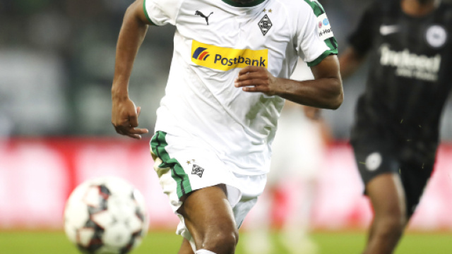 Alassane Plea sous le maillot du Borussia Monchengladblach - Winner Fabric France - winnerfabric.fr