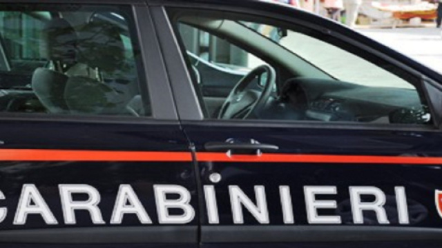 Pozzuoli, picchia la moglie e poi va al cinema con il figlio: arrestato