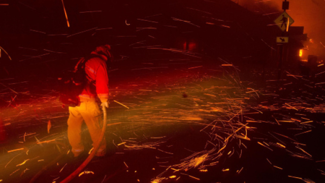 Usa, grosso incendio a Los Angeles: evacuata Malib&ugrave; | Almeno nove ... - mediaset.it