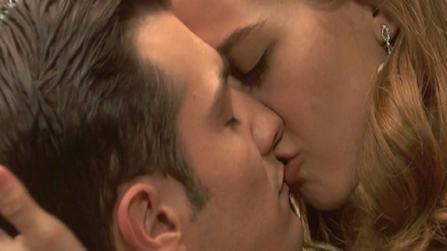 Il Segreto anticipazioni spagnole: Julieta e Prudencio fanno l'amore