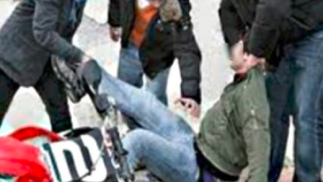 Ravenna: legano il coetaneo e gli fanno due clisteri di lassativo. Indagati per violenza sessuale - Fanpage.it