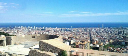 The Bunkers del Carmel offer a 360 degree view of Barcelona. [Image Toniher/Wikimedia]