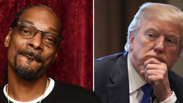 Snoop Dogg fuma per protesta una canna di fronte alla Casa Bianca