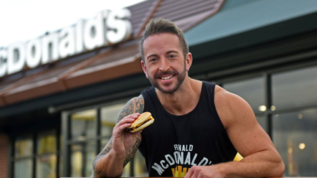UK, mangia al McDonald's e dimagrisce.