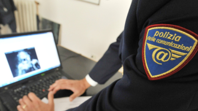 Bari, 37enne adescava minori in chat: arrestato
