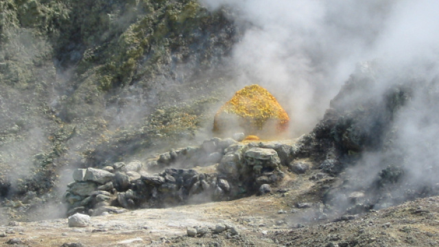 Campi Flegrei: il complesso vulcanico si sta ricaricando.
