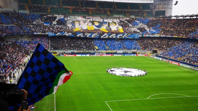 La coreografia dei tifosi dell'Inter in occasione della prima gara di Champions contro il Tottenham