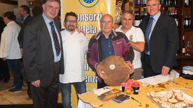 Una degustazione organizzata dal Consorzio della Focaccia col Formaggio di Recco