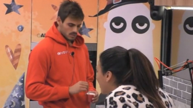 GFVip, lite tra Monte e Salemi, lui sbotta: 'Sei una bambina, Io con te ci metto un punto'