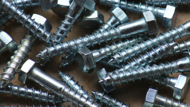 India, ha forti dolori allo stomaco: le trovano molti oggetti metallici