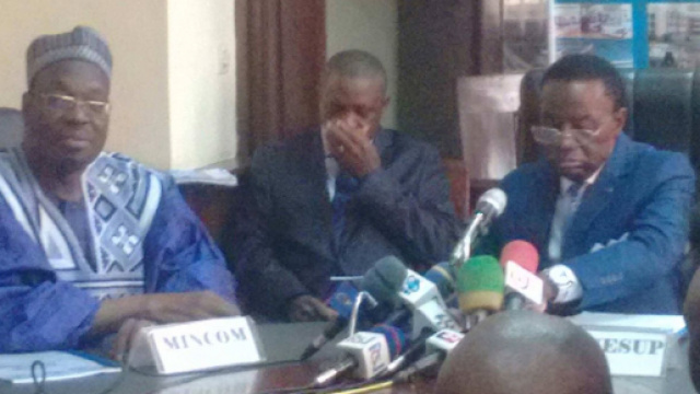 Le ministre de l'enseignement sup&eacute;rieur et le ministre de la communication (c) Odile pahai