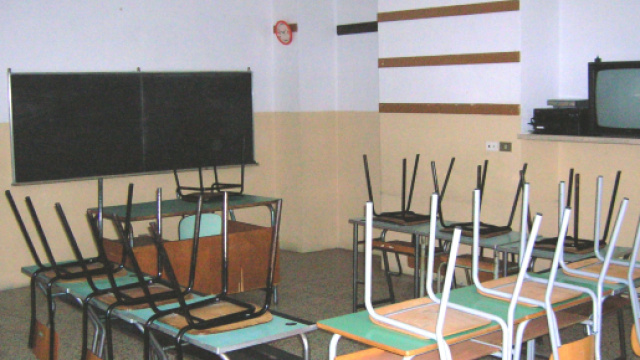 Napoli, bidello accusato di abusi su un alunno in una scuola elementare: arrestato.