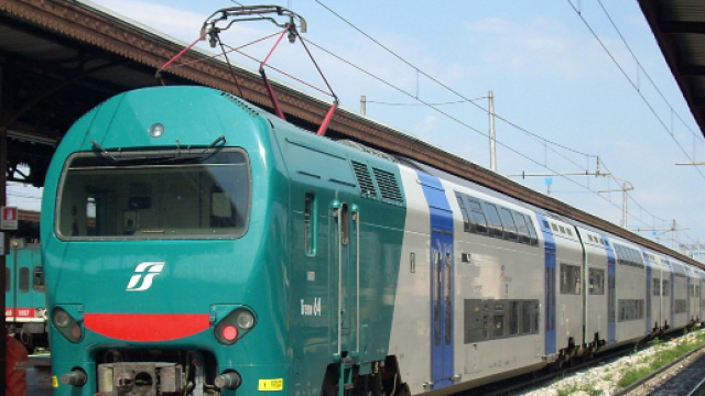 Treni, nuovi diritti per i viaggiatori e rimborsi pi&ugrave; alti