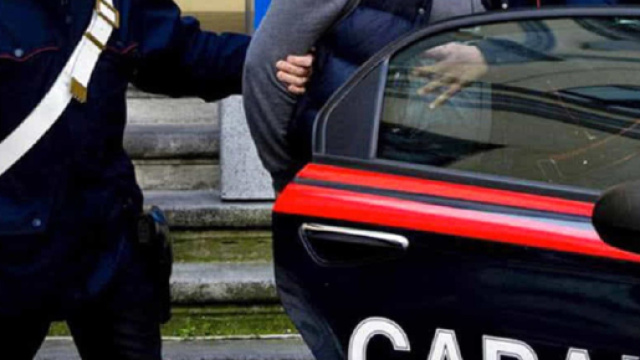Abusi su un bimbo di 8 anni, bidello in manette nel napoletano
