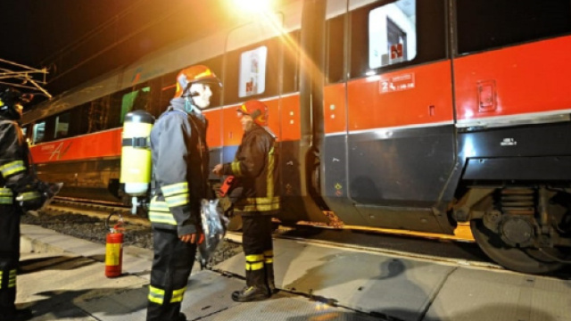 Incendio in galleria sulla tratta ferroviaria Napoli-Salerno.