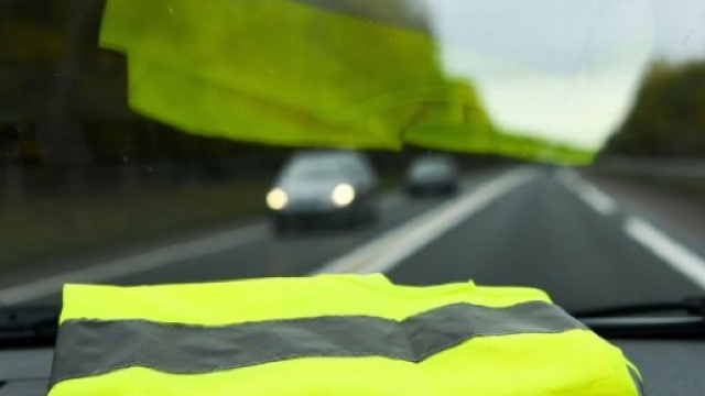 Le peuple citoyen repr&eacute;sent&eacute; par le gilet jaune est en marche.