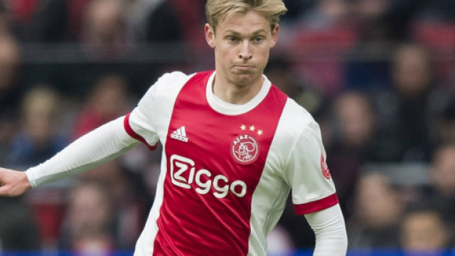 Mercato Inter, nel mirino del club nerazzurro ci sarebbe anche De Jong, ma attenzione al Barcellona