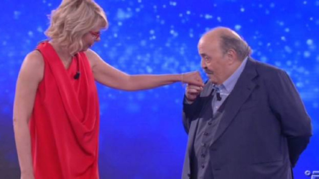 La rivelazione di Costanzo: &ldquo;Io e Maria dormiamo in camere ... - perizona.it