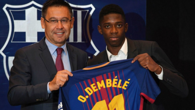 Transf&eacute;r&eacute; au Bar&ccedil;a pour 105 millions d'euros en 2017, Ousmane Demb&eacute;l&eacute; ne semble plus en odeur de saintet&eacute; en Catalogne. (goal.com)