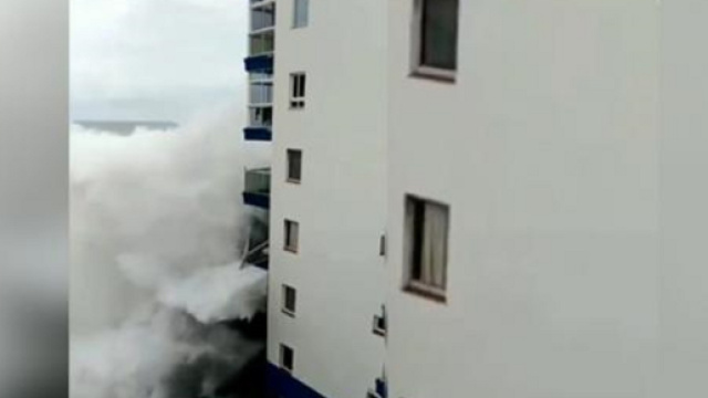Una violenta mareggiata ha colpito Tenerife