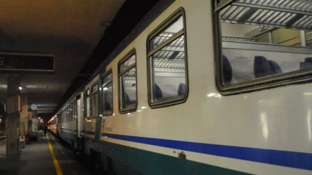 Milano: tenta di violentare una studentessa in treno.