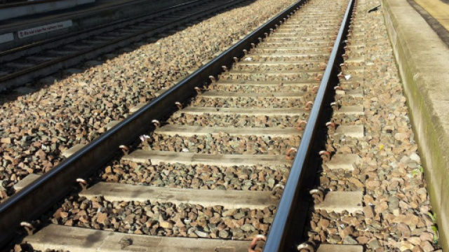 Barcellona, deraglia treno: un morto e decine di feriti