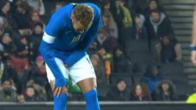 Brasile-Camerun: l'infortunio di Neymar dopo appena 7'