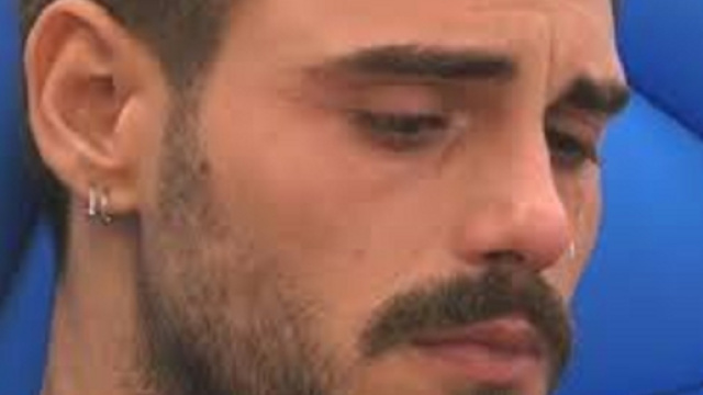 Gf Vip, Monte si sfoga e piangendo confessa: 'ho paura di amare'