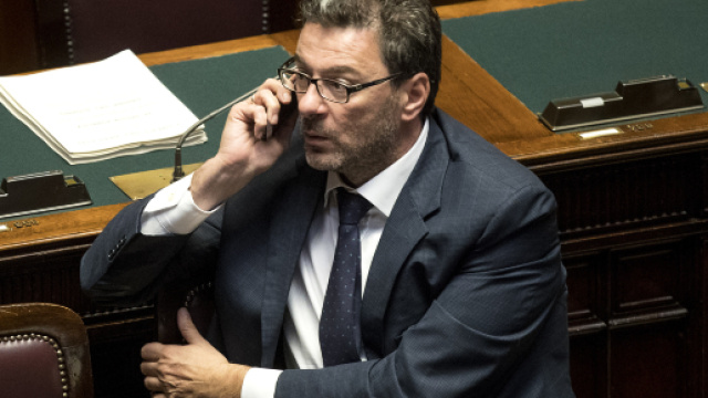 Spread e Borse agitano governo. Per Giorgetti vanno vietate le vendite allo scoperto
