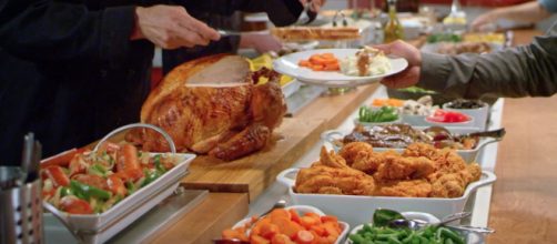 Golden Corral locations will be serving up a great Thanksgiving Day feast for patrons on Thursday! [Image via goldencorral/YouTube]