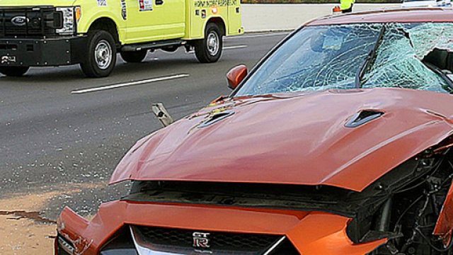 Usa, blocco di cemento lanciato da un ponte, 54enne muore schiacciato nella sua auto.