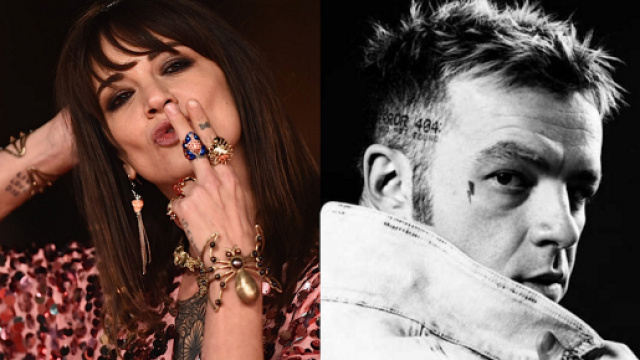 Asia Argento a sinistra, Salmo a destra