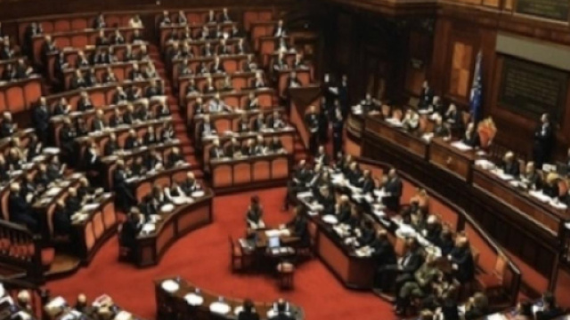 Assegno sociale, nella manovra nulla per chi ha pochi anni di contributi e l'assegno sociale sale a 67 anni.