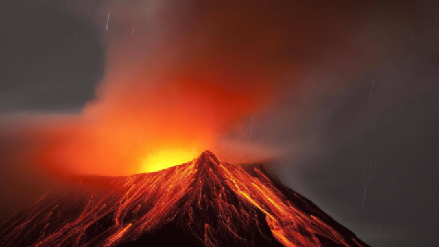 L'Etna e i suoi fenomeni parossistici danno luogo a pi&ugrave; di 40 scosse di terremoto in meno di 24 ore