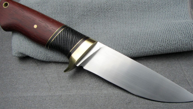 Sudafrica, si presenta all'ospedale con un coltello conficcato nel cranio.