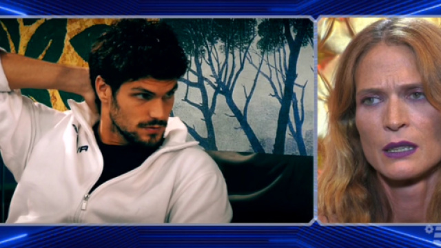 Elia e Jane, bacio appassionato al Gf Vip
