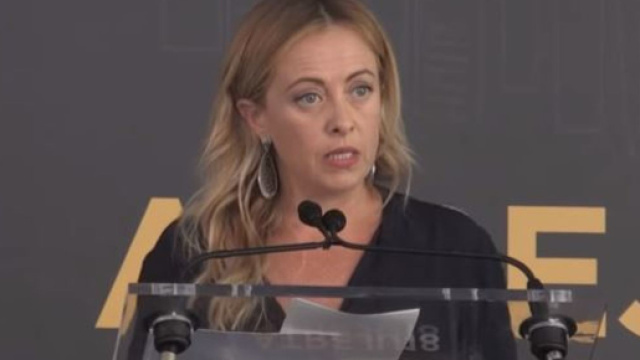 Meloni attacca: 'Ue sta aggredendo l'Italia, in altri casi finge di non vedere'