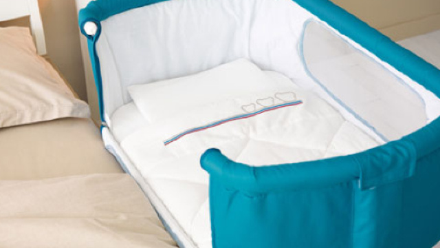 Milano, bimbo di 2 mesi trovato morto nella culla: disposta l'autopsia.