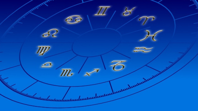 Oroscopo sabato 24 novembre e i numeri, trionfa l'amore per i Pesci