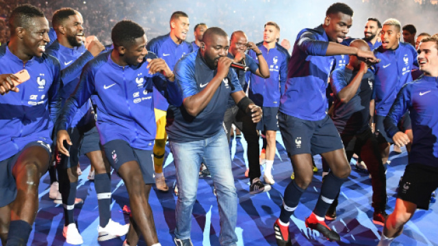 VID&Eacute;OS - France - Pays-Bas : revivez la communion des Bleus avec ... - rtl.fr