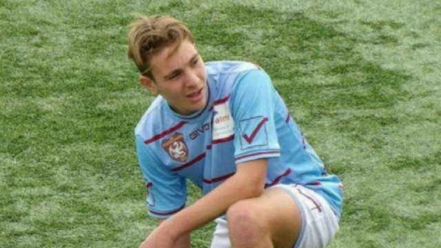 Addio ad Andrea, il calciatore muore dopo un incidente in scooter: aveva appena 17 anni.