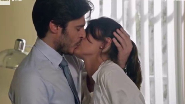 L'Allieva - Il primo bacio tra Claudio e Alice - Video Dailymotion - dailymotion.com