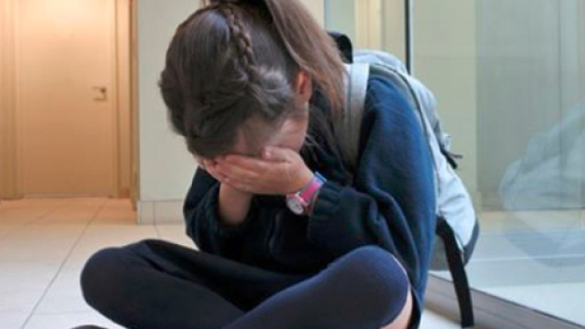 Siracusa, donna fa prostituire i figli di 3, 4 e 7 anni: tra i clienti anche un carabiniere - Fanpage.it