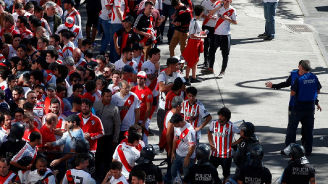 Copa Libertadores: una fase 'calda' degli incidenti scoppiati ieri davanti lo stadio Monumental