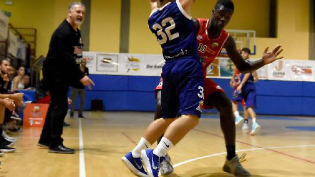 Forlimpopoli, la squadra di basket di Serie D accusa arbitro di razzismo