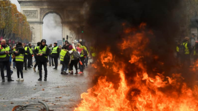 Gilets jaunes : affrontements lors de la manifestation sur les ... - lanouvellerepublique.fr