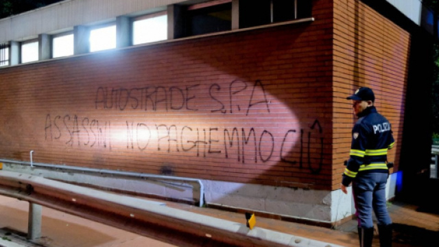 Il blitz dei gilet gialli contro Autostrade